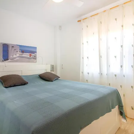 4 Bedroom Cozy In Casa de Férias *